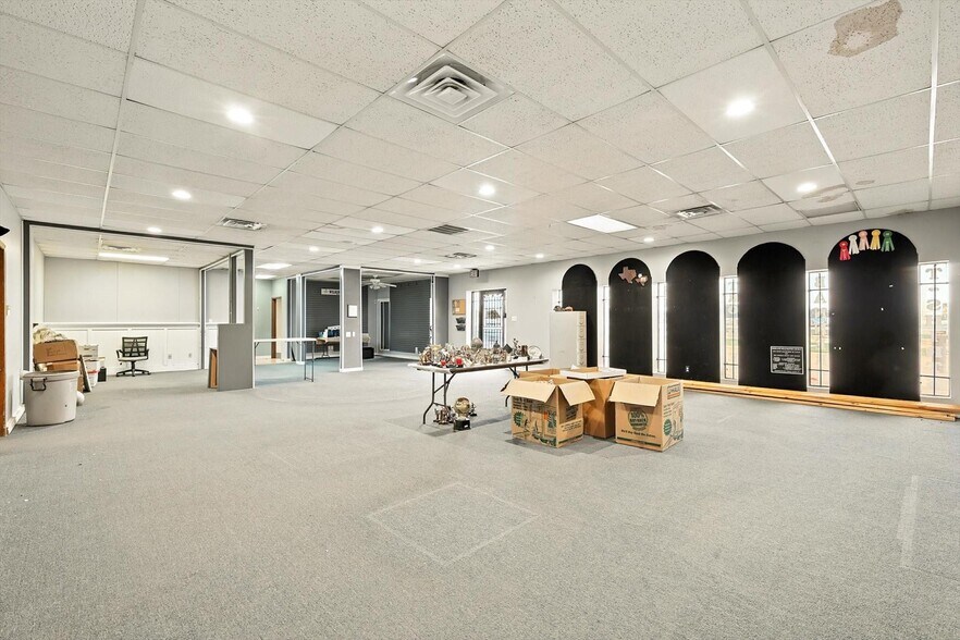 More Photos Of 3000 E Loop 820 S, Fort Worth Warehouse For Sale