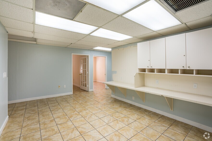 More Photos Of 951 S Le Jeune Rd, Coral Gables Medical For Sale