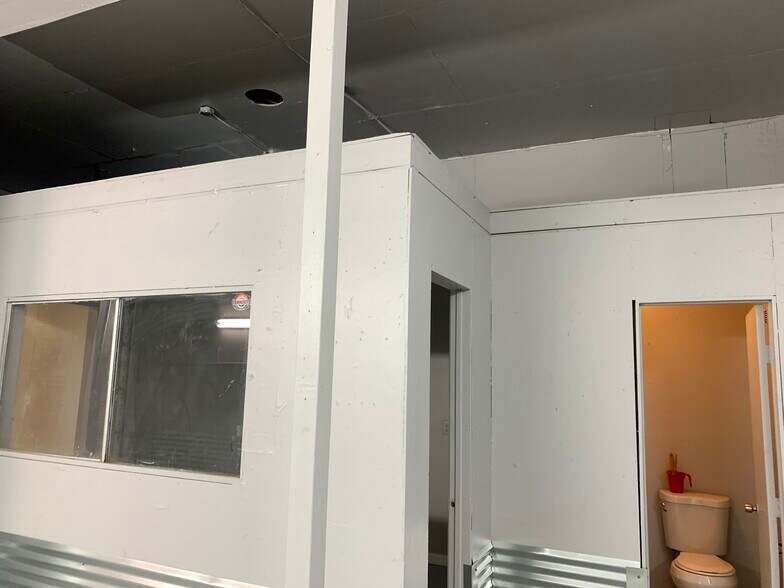 More Photos Of 2715 Highway 95, Bullhead City Self Storage For Lease