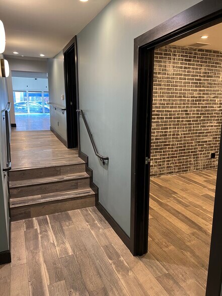 More Photos Of 12323 Ventura Blvd, Studio City Storefront For Lease