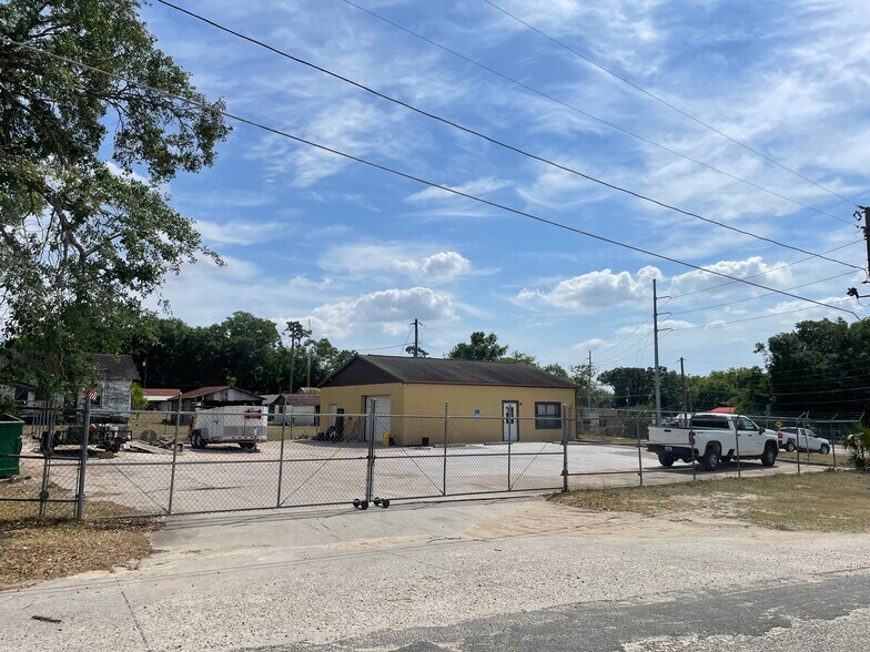 Primary Photo Of 14040 SE 162nd Pl, Weirsdale Light Manufacturing For Sale