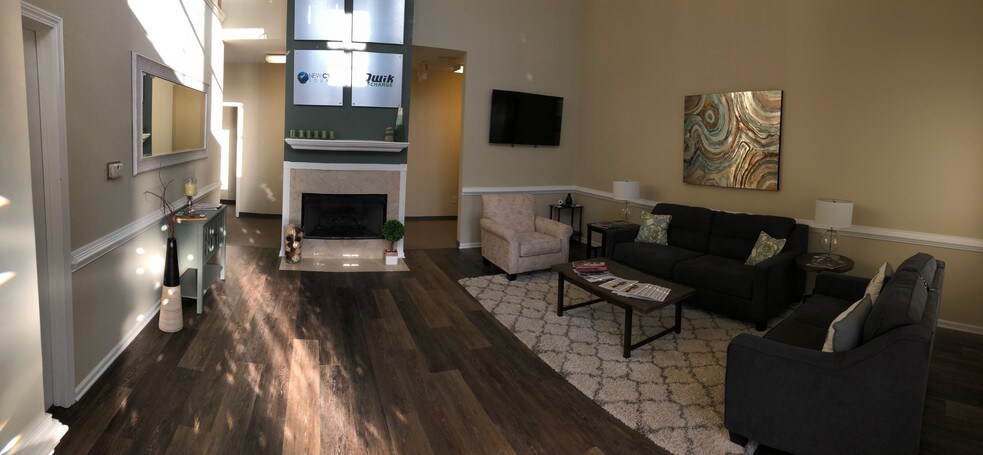 More Photos Of 925 Sanders Rd, Cumming Office For Sale