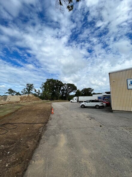 More Photos Of 289 Kilvert St, Warwick Manufacturing For Lease