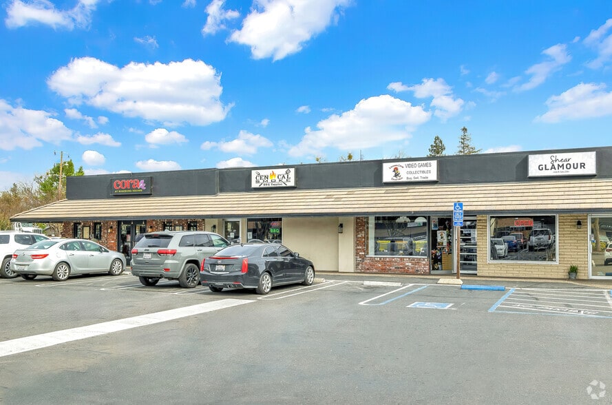 More Photos Of 839-921 W Roseburg Ave, Modesto General Retail For Lease