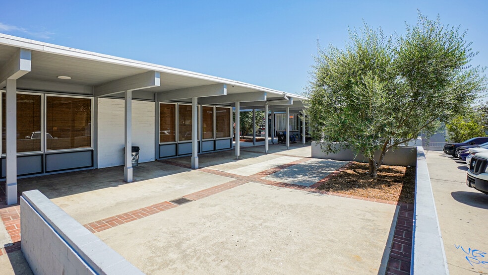 More Photos Of 370 W Sierra Madre Blvd, Sierra Madre Storefront For Lease