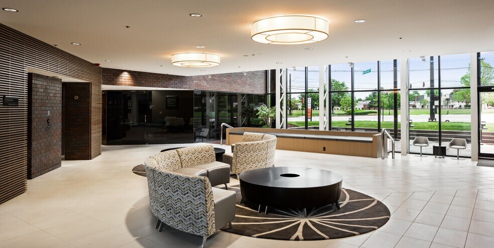 More Photos Of 9100 Shelbyville Rd, Louisville Office For Lease