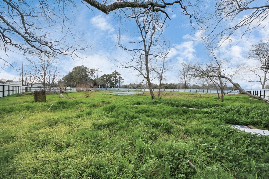More Photos Of 12033 Bedford St, Houston Land For Sale