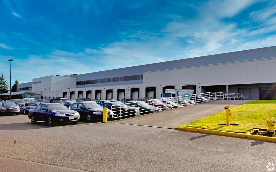 More Photos Of 14523 SW Millikan Way, Beaverton Light Distribution For Lease