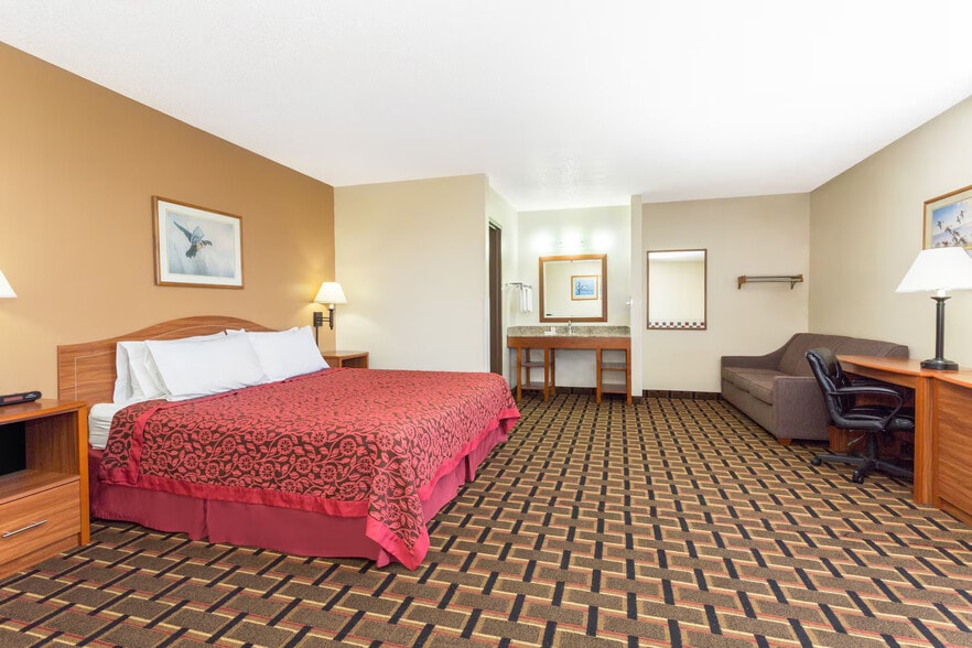 More Photos Of 851 Paxton Elsie Rd, Paxton Hotel For Sale