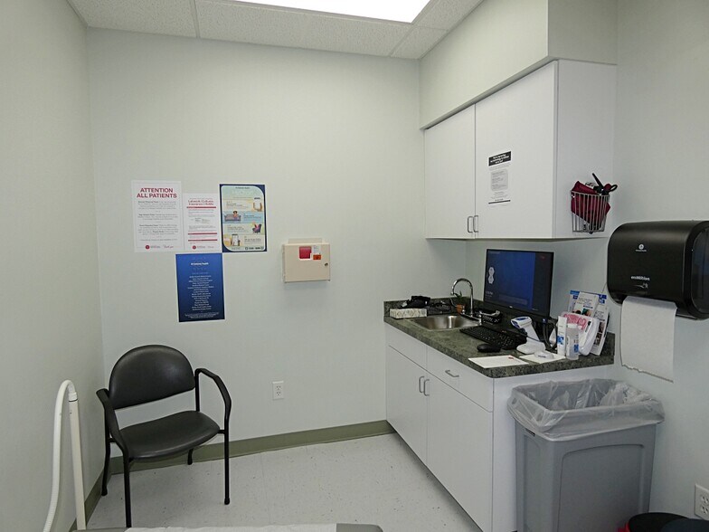 More Photos Of 6934 Elaine Dr, Niagara Falls Office For Sale