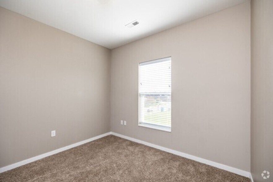 More Photos Of 320 W 3rd St N, Newton Apartments For Sale