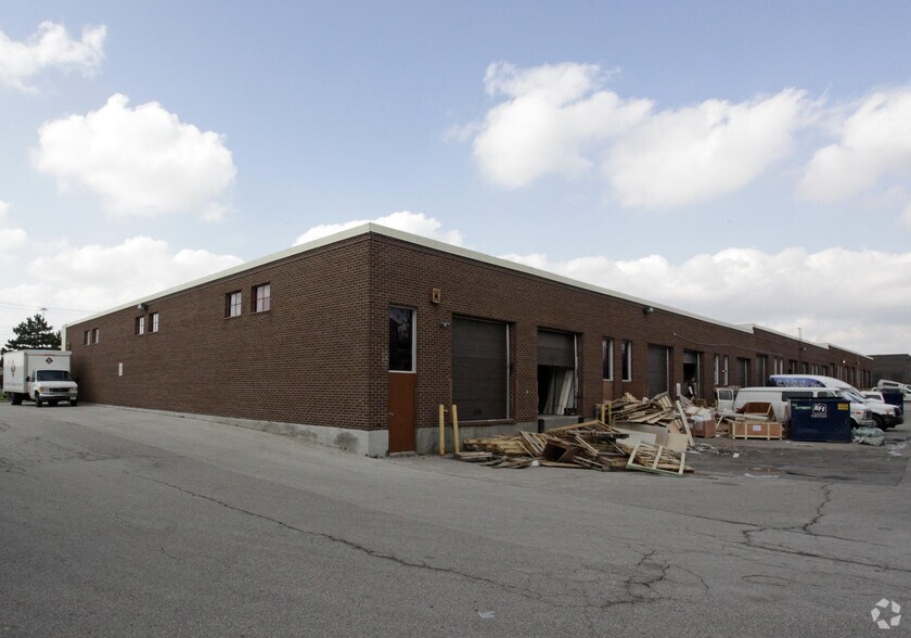 More Photos Of 285-311 Norfinch Dr, Toronto Light Manufacturing For Lease