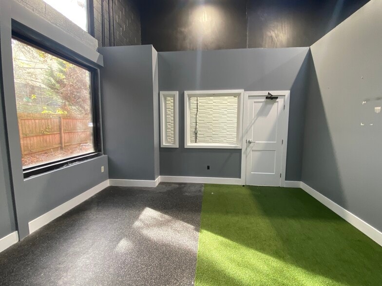 More Photos Of 1422 Woodmont Ln NW, Atlanta Showroom For Sale