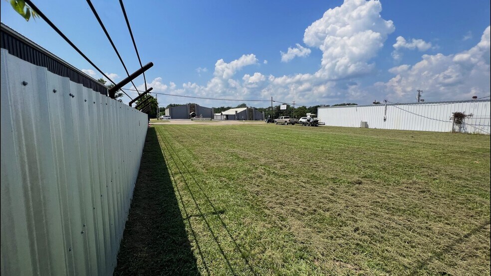More Photos Of 2618 W Main St, Gun Barrel City Storefront For Sale