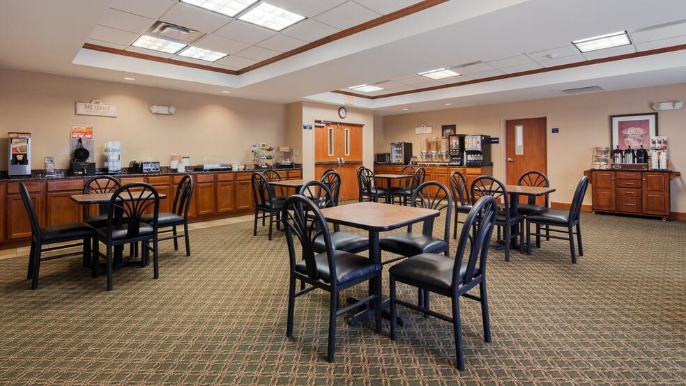 More Photos Of 1525 N Milt Phillips Ave, Seminole Hotel For Sale