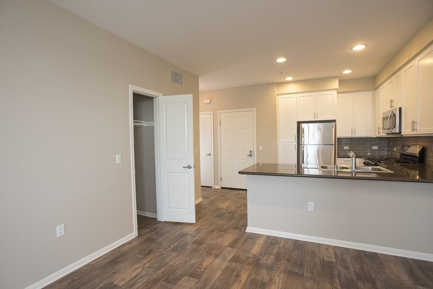 More Photos Of 700 S Myrtle Ave, Monrovia Apartments For Lease