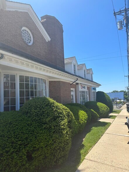 More Photos Of 560-570 Cedar Ln, Teaneck Bank For Lease
