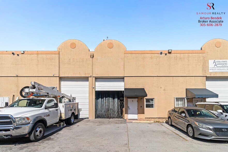 More Photos Of 1723-1745 W 37th St, Hialeah Showroom For Sale