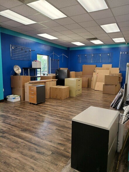 More Photos Of 1407 Mahan Dr, Tallahassee Storefront Retail Office For Lease