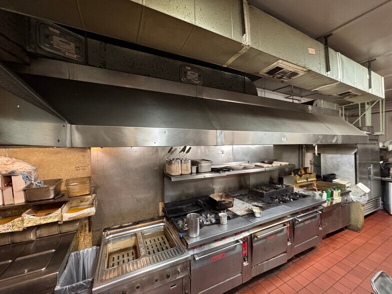More Photos Of 572 2nd Ave, Troy Restaurant For Sale
