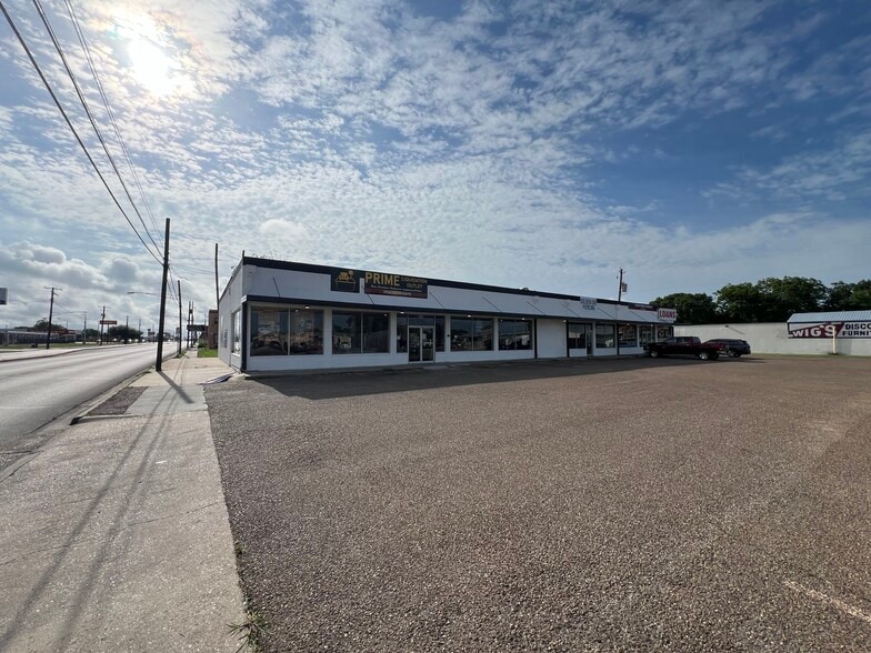 More Photos Of 701 E Rio Grande St, Victoria Storefront Retail Office For Sale