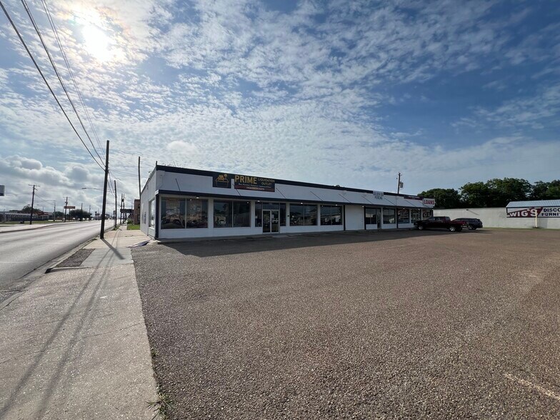 More Photos Of 703 E Rio Grande St, Victoria Storefront Retail Office For Sale