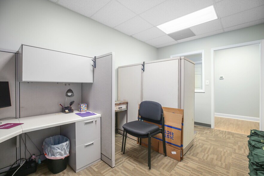 More Photos Of 107 Olde Greenwich Dr, Fredericksburg Office For Sale