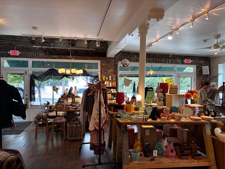 More Photos Of 6.5 Coryell st, Lambertville General Retail For Lease