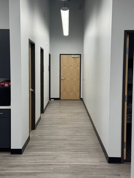 More Photos Of 7701 N Business Park Dr, Tucson Service For Sale