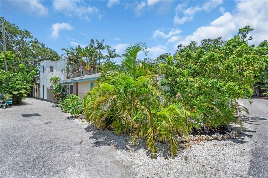 More Photos Of 1760 Wisconsin Ln, Sarasota Multifamily For Sale