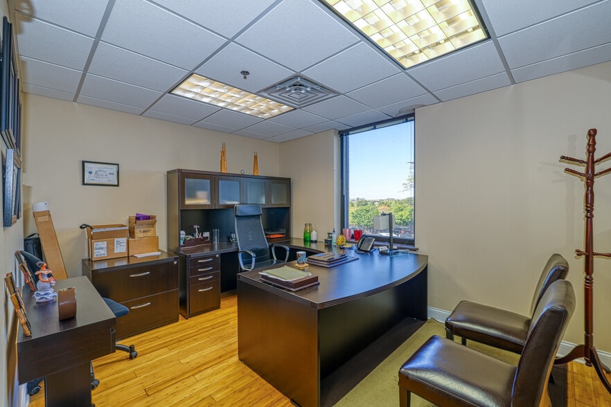 More Photos Of 10700 W Higgins Rd, Rosemont Office For Sale