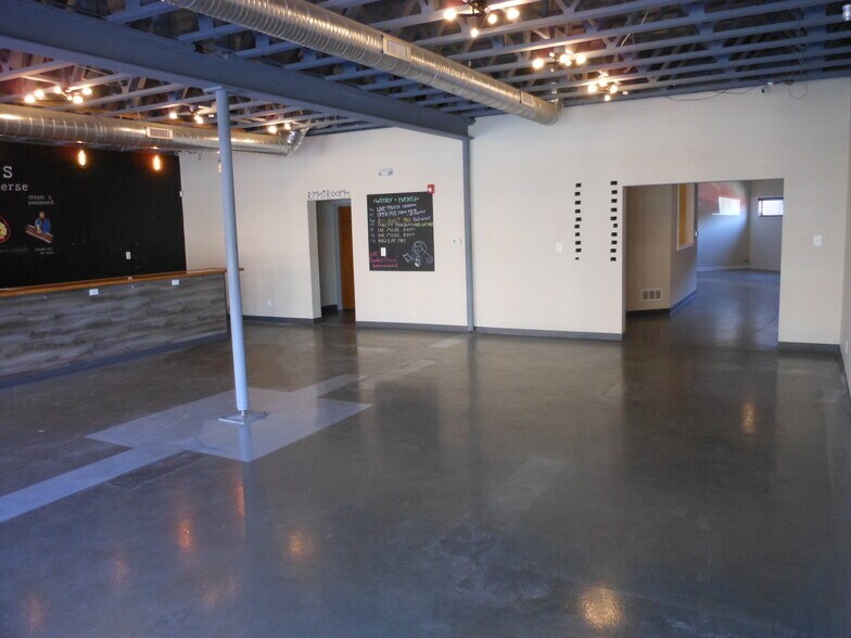 More Photos Of 643 Massachusetts Ave, Indianapolis Storefront For Lease