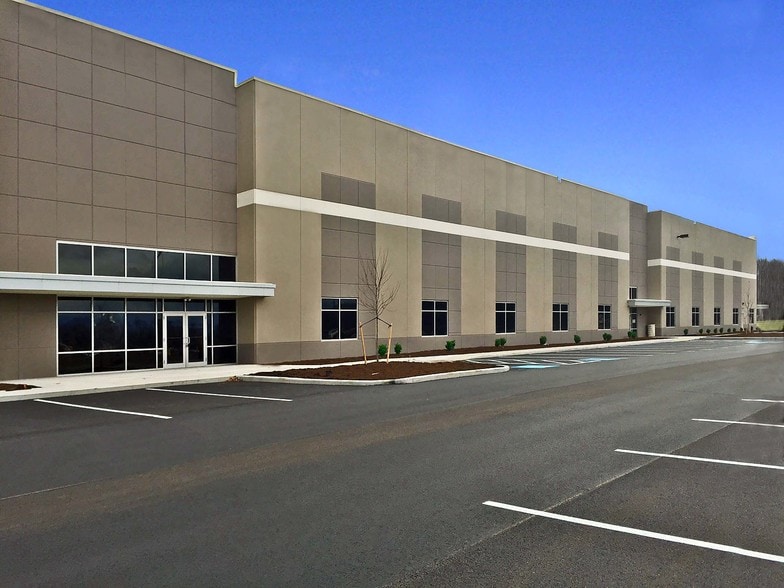 Primary Photo Of 8794 Independence Pky, Twinsburg Warehouse For Lease