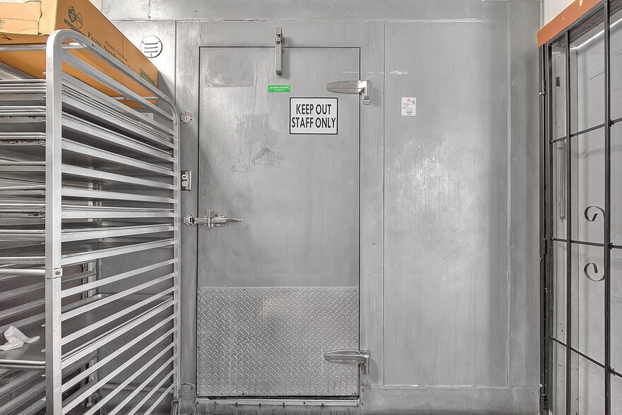 More Photos Of 14901 S Western Ave, Gardena Freestanding For Lease