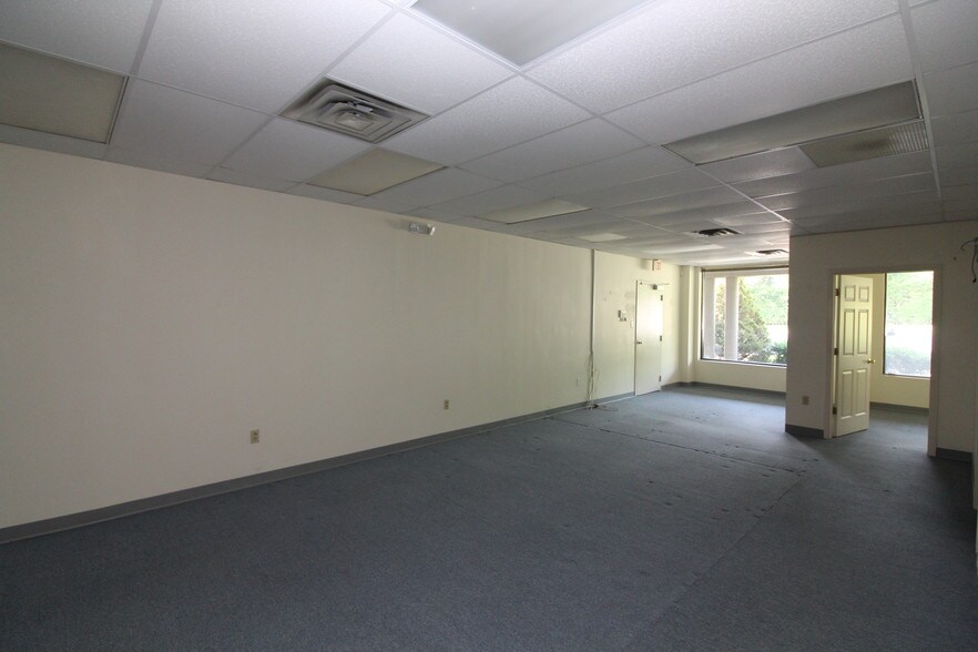 More Photos Of 431 Route 22 E, White House Station Storefront Retail Office For Lease