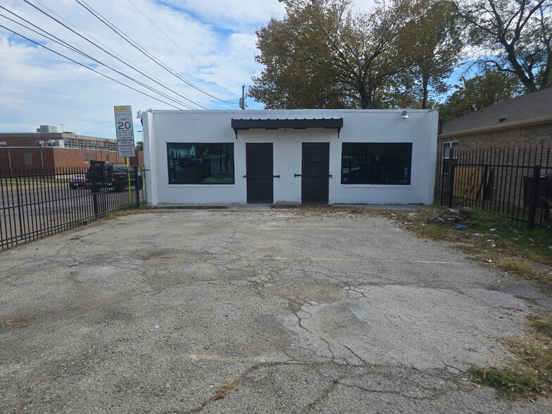 Primary Photo Of 4126 Metropolitan Ave, Dallas General Retail For Sale