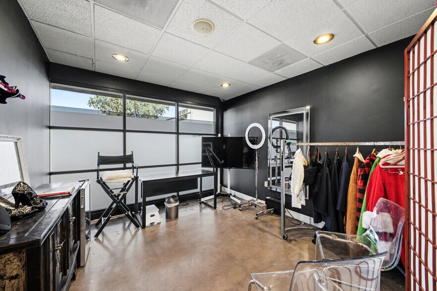 More Photos Of 1809 E Indian School Rd, Phoenix Storefront Retail Office For Lease