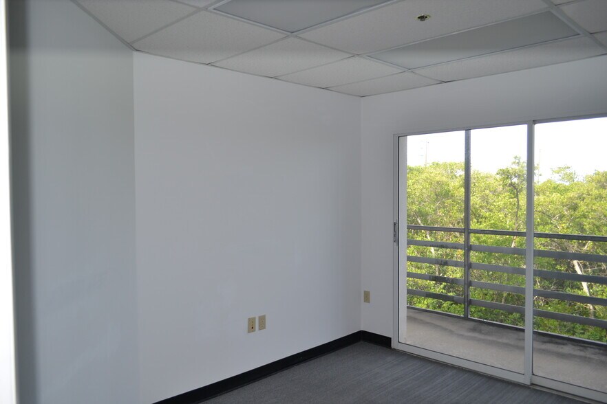 More Photos Of 1460 S McCall Rd, Englewood Medical For Sale