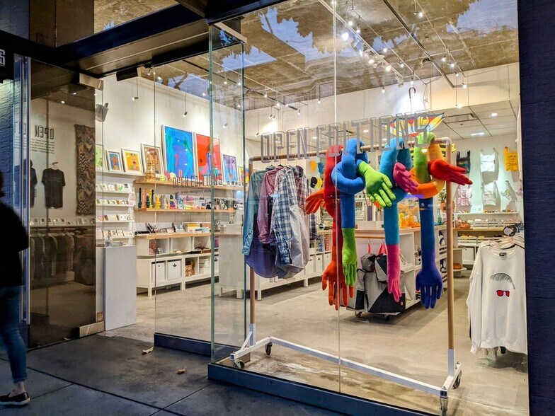 More Photos Of 786-798 Valencia St, San Francisco Storefront For Lease