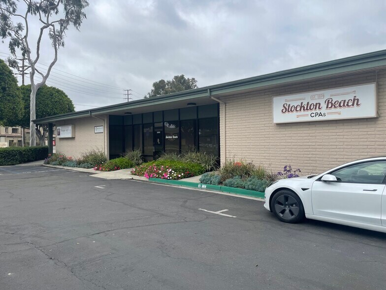 More Photos Of 3321-3335 Cerritos Ave, Los Alamitos Warehouse For Lease