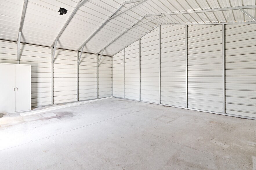 More Photos Of 32347 County Road 473, Leesburg Freestanding For Sale