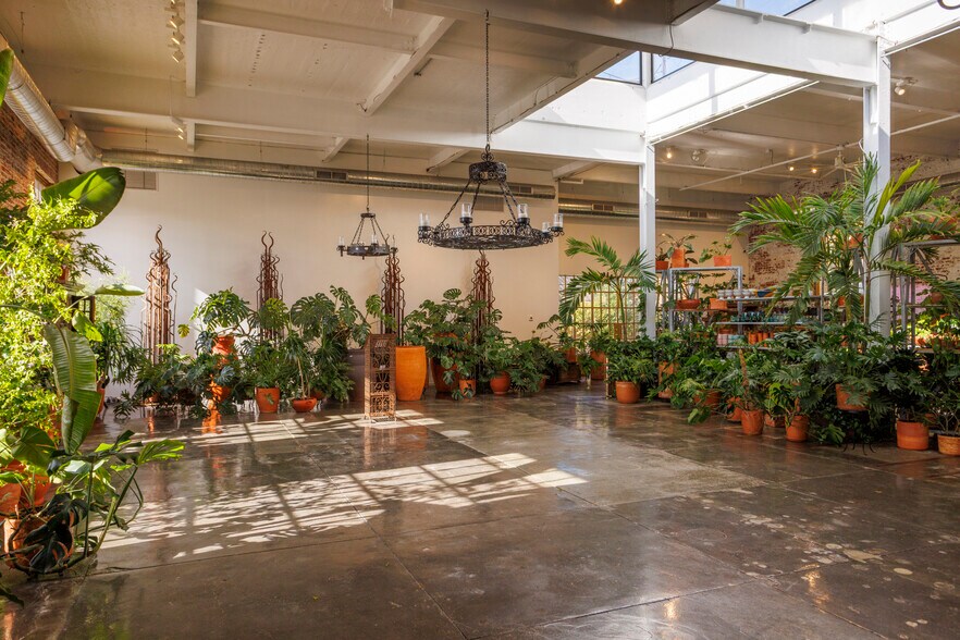 More Photos Of 114 Green Ln, Philadelphia General Retail For Lease