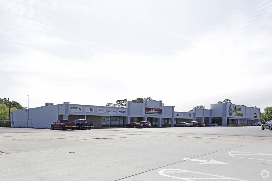 More Photos Of 1906-1908 N Frazier St, Conroe Health Club For Lease