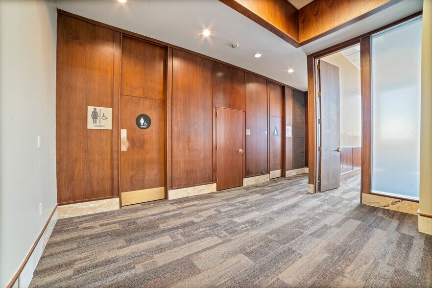 More Photos Of 230 W Superior St, Duluth Office For Lease