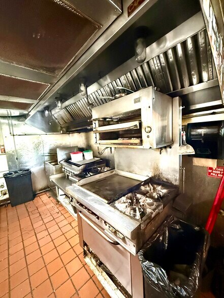 More Photos Of 1537 Margaret St, Jacksonville Restaurant For Sale