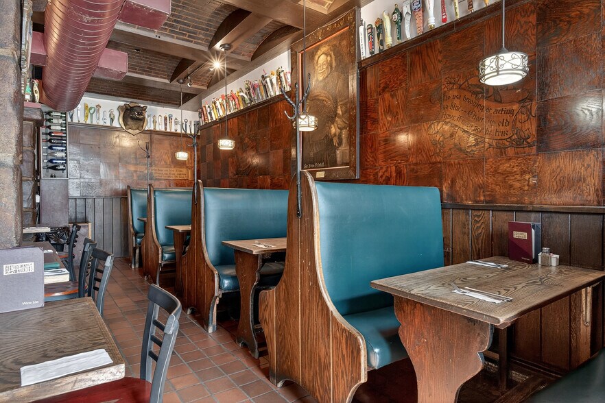 More Photos Of 671-673 Broadway, Bayonne Bar For Sale