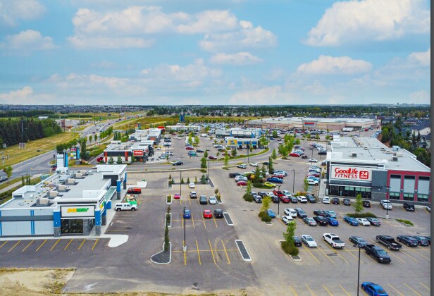 Primary Photo Of 7135 Winterburn Rd NW, Edmonton Storefront For Lease