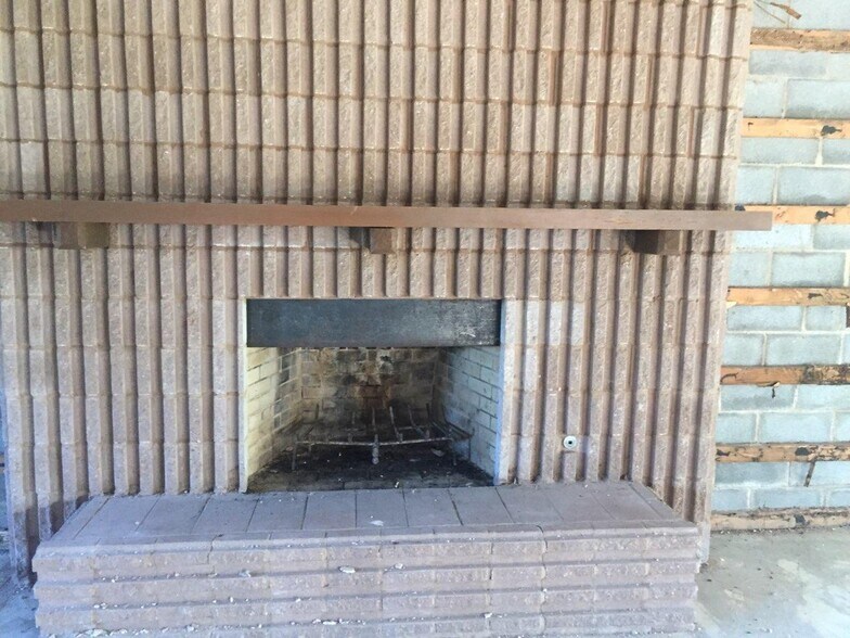 More Photos Of 301 NE 20th St, Lawton Warehouse For Sale