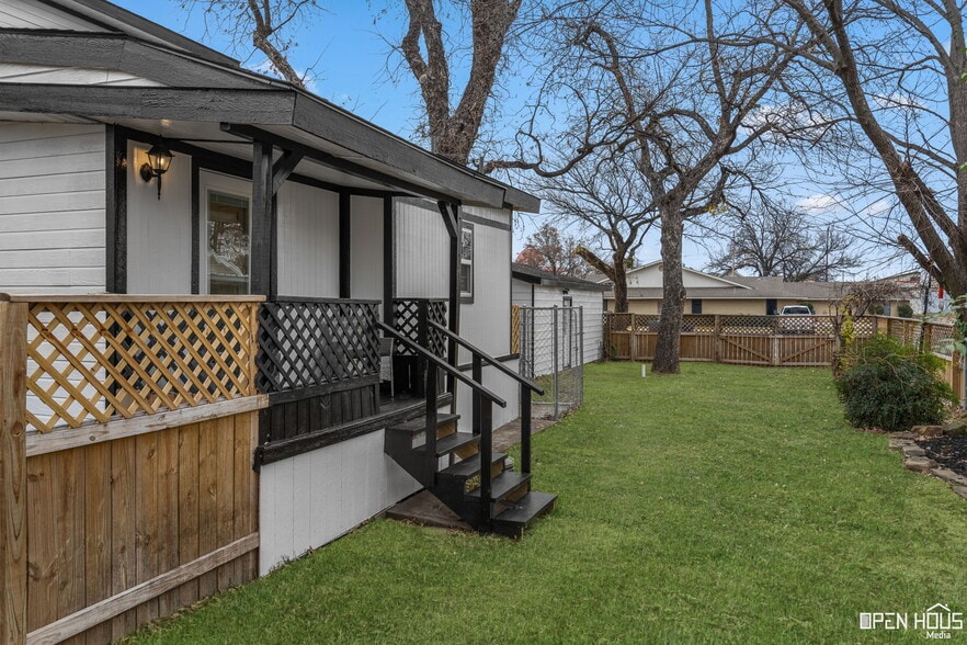 More Photos Of 405 W Gilbert St, Henrietta Hospitality For Sale