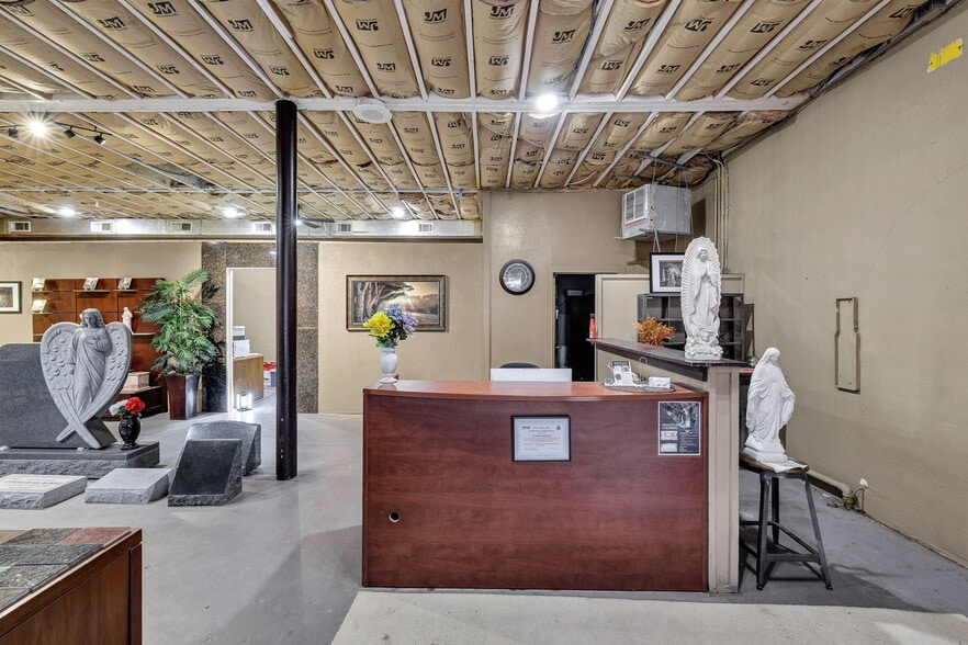 More Photos Of 1359 Kirk Pl, San Antonio Freestanding For Sale